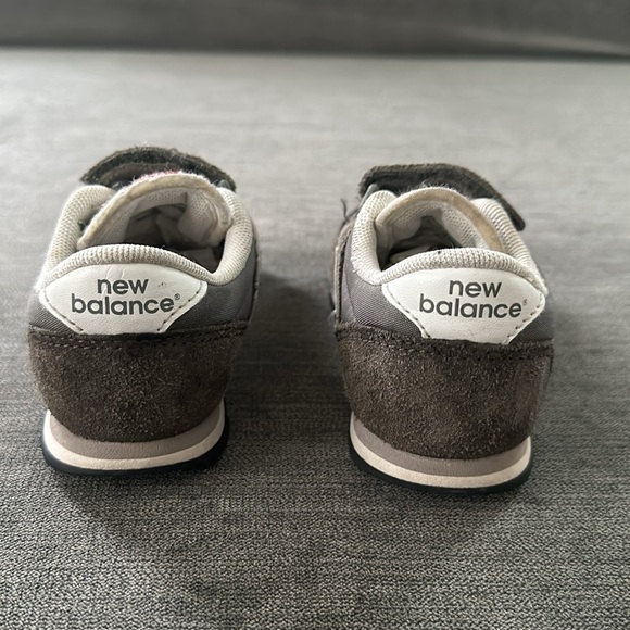 🩶GUC NEW BALANCE Suede Sneakers - Picture 4 of 4